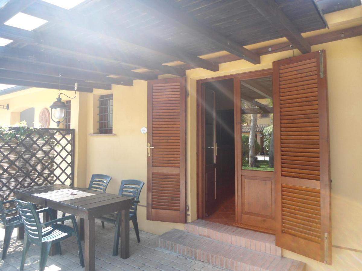 Agriturismo Le Pescine ヴァダ エクステリア 写真
