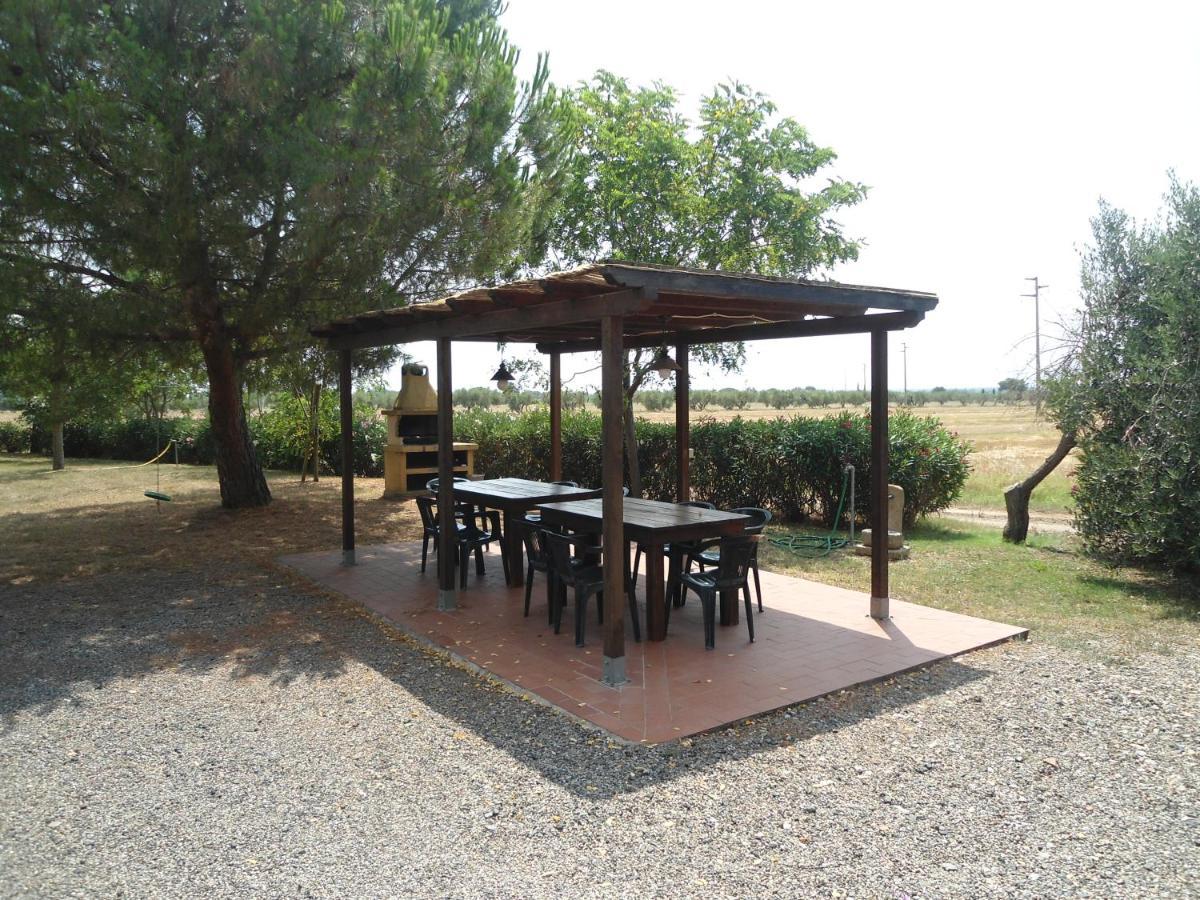 Agriturismo Le Pescine ヴァダ エクステリア 写真